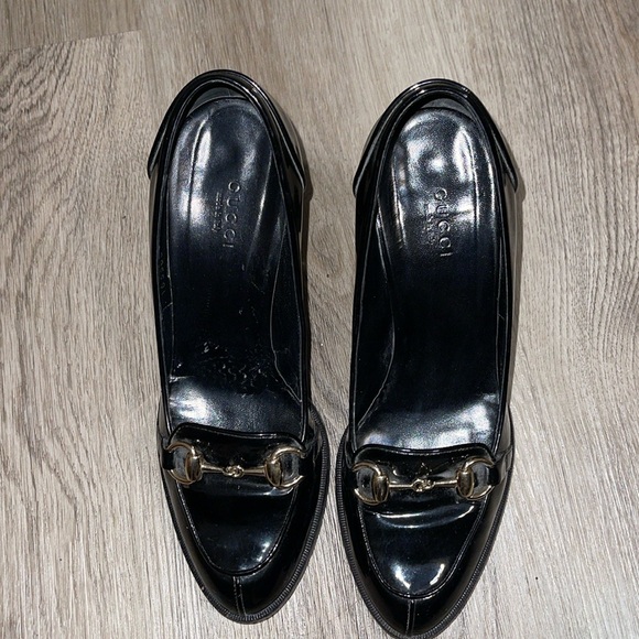 GUCCI BLACK PATENT LEATHER ROUND TOE PUMPS WITH SILVER HORSE-BIT BUCKLE 6.5 - Picture 2 of 10